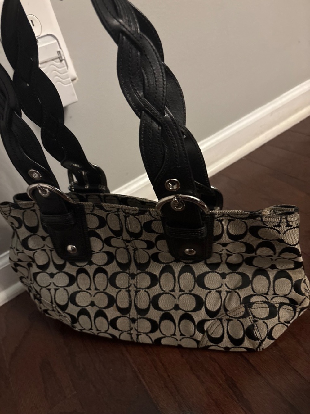 Handbag - Picture 2 of 5